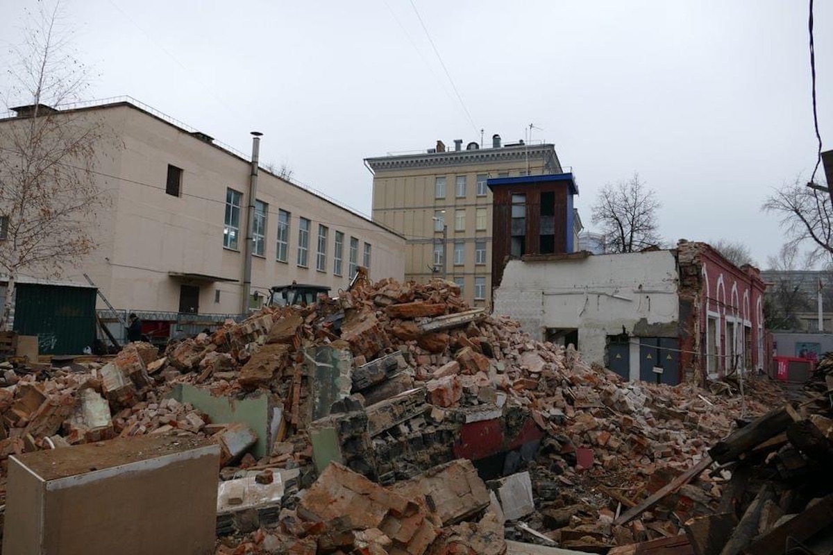 На севере Москвы снесли историческое здание пожарной части