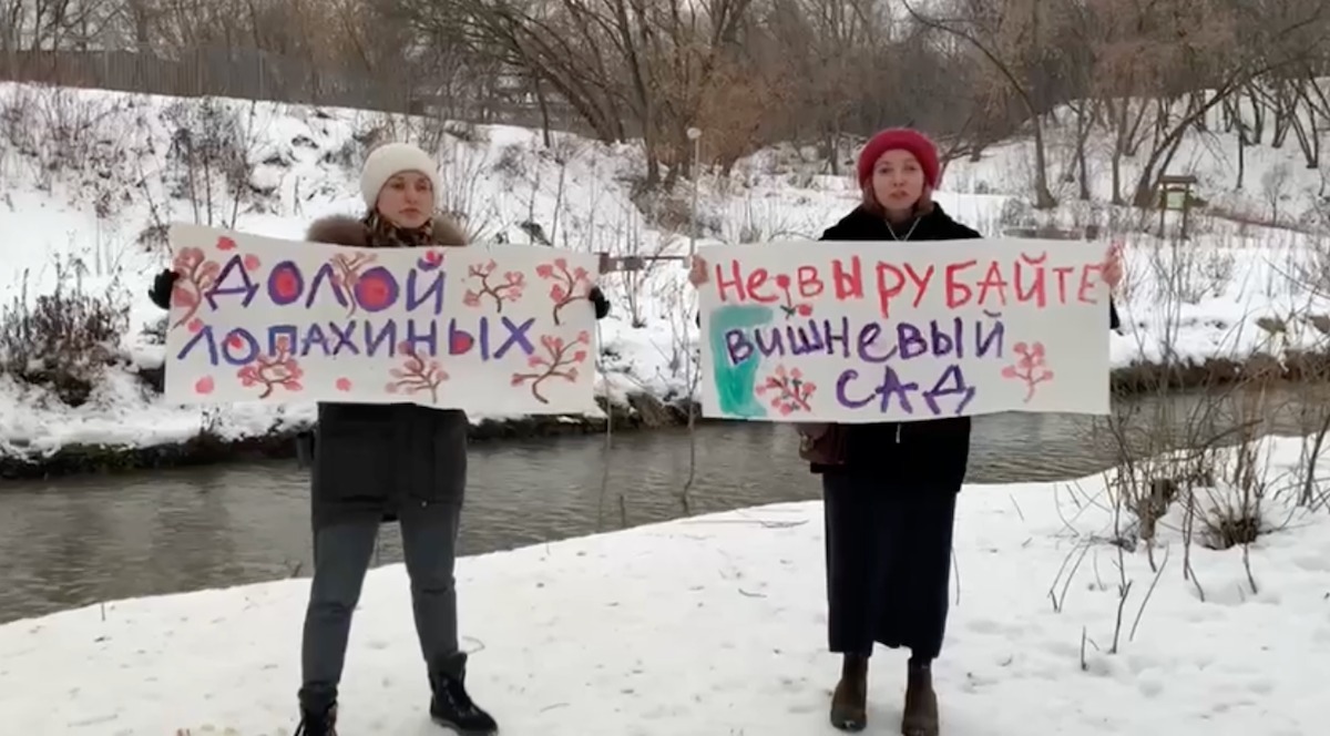 Жители московских Раменок вышли на пикеты против застройки заповедника «Долина реки Сетунь»