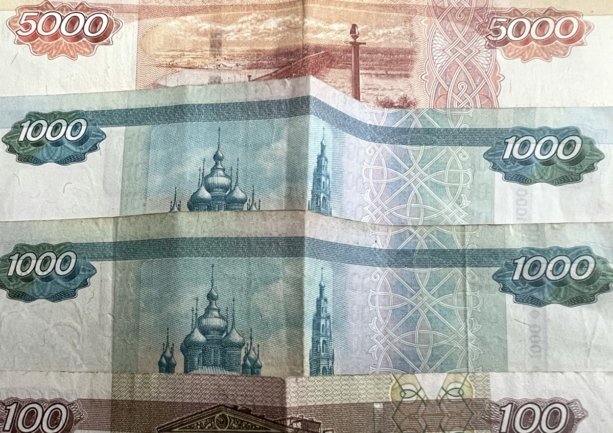 Эксперты объяснили, с чем связан повышенный спрос россиян на валюту