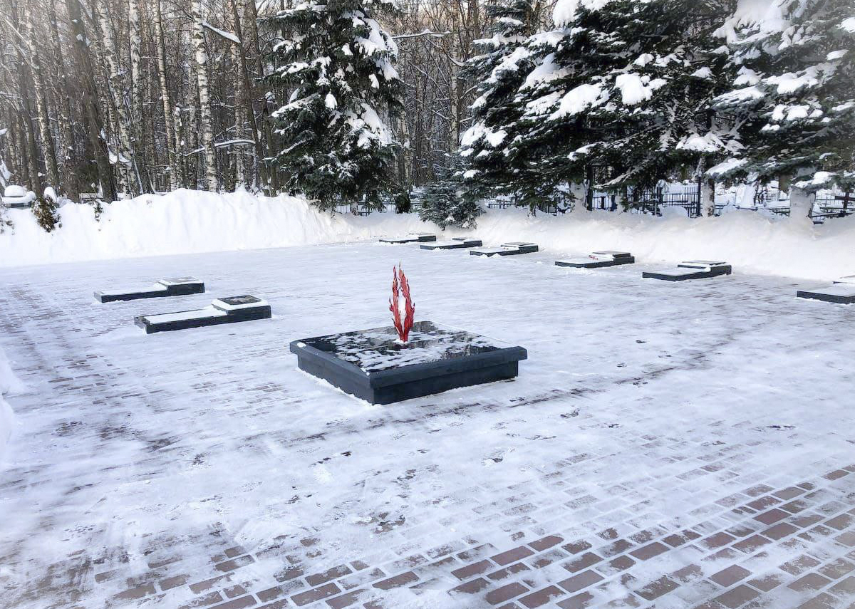 Подмосковные кладбища очистили от снега: как на погостах устраняли последствия сильного снегопада