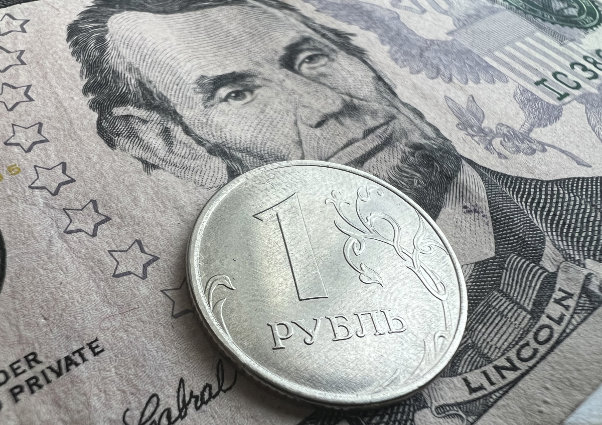 Эксперты: 100 рублей за доллар — вполне реалистичный сценарий