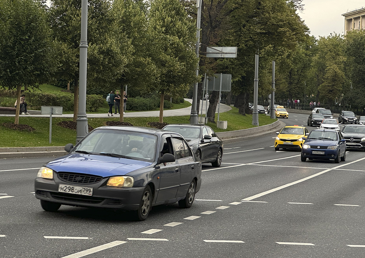 На какие автомобили пересадят российских чиновников